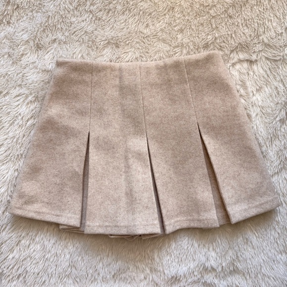 NWT Altar’d State XS Oatmeal Megan Welt Pocket Cheer Skirt Skort - Picture 8 of 11